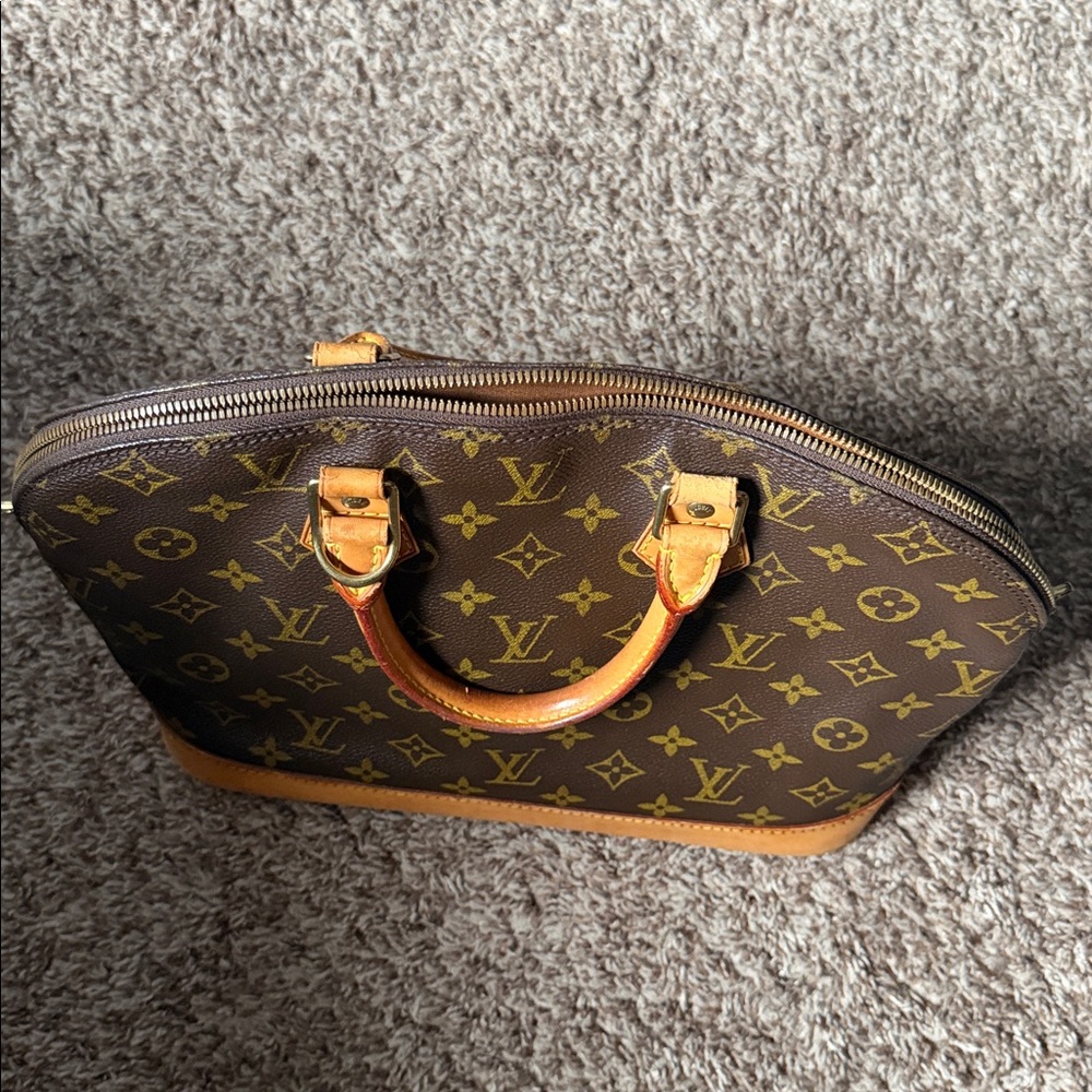 Louis Vuitton Alma PM Monogram Canvas Handbag – Made in France 2 - Picture 2 of 10
